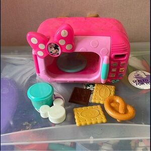 Minnie Mouse Pink Toy Microwave Set